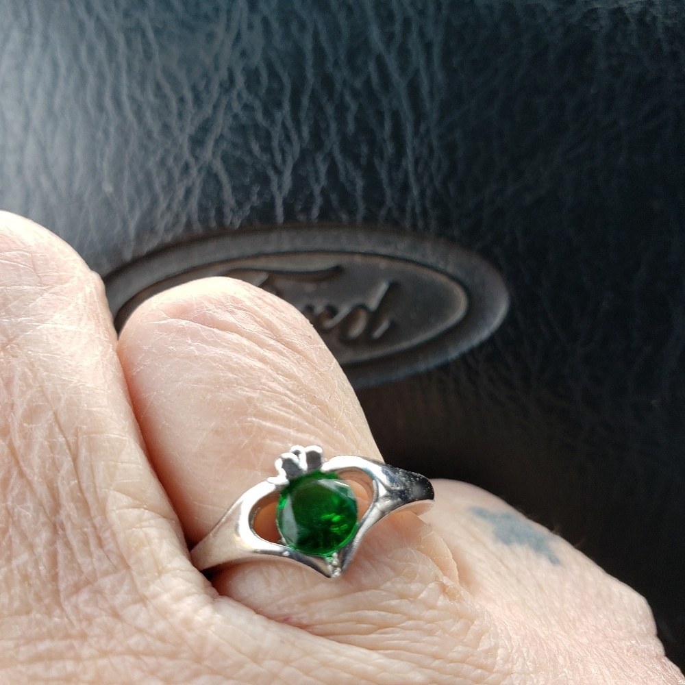 Sterling silver modern Claddagh ring! Size 7